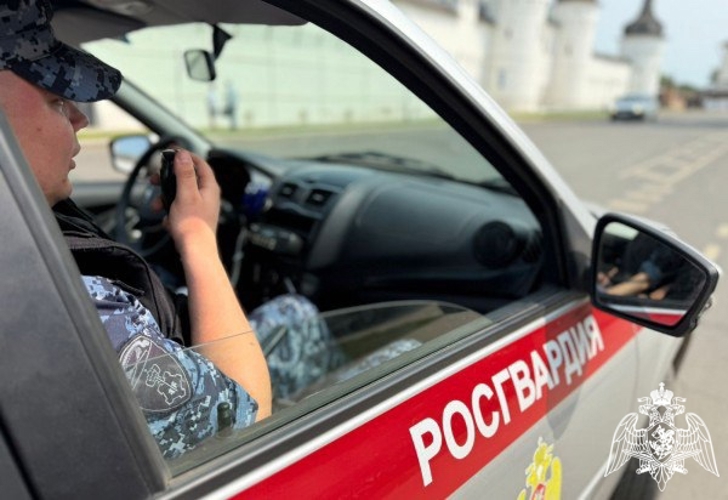 ЭКИПАЖ ВНЕВЕДОМСТВЕННОЙ ОХРАНЫ В БЕЛГОРОДЕ ЗАДЕРЖАЛ НЕТРЕЗВОГО ВОДИТЕЛЯ БЕЗ ВОДИТЕЛЬСКИХ ПРАВ