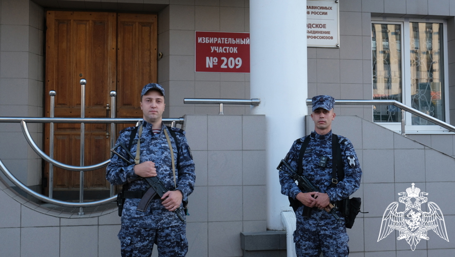 Росгвардейцы приняли участие в обеспечении безопасности Единого дня голосования в Белгородской области