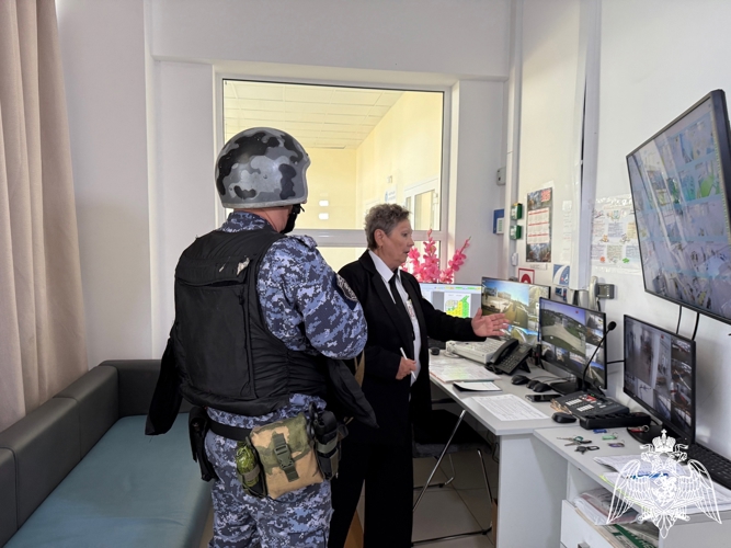 В БЕЛГОРОДСКОЙ ОБЛАСТИ СОТРУДНИКИ РОСГВАРДИИ ПРИНЯЛИ УЧАСТИЕ ВО ВСЕРОССИЙСКИХ АНТИТЕРРОРИСТИЧЕСКИХ УЧЕНИЯХ НА ОБЪЕКТАХ ОБРАЗОВАНИЯ