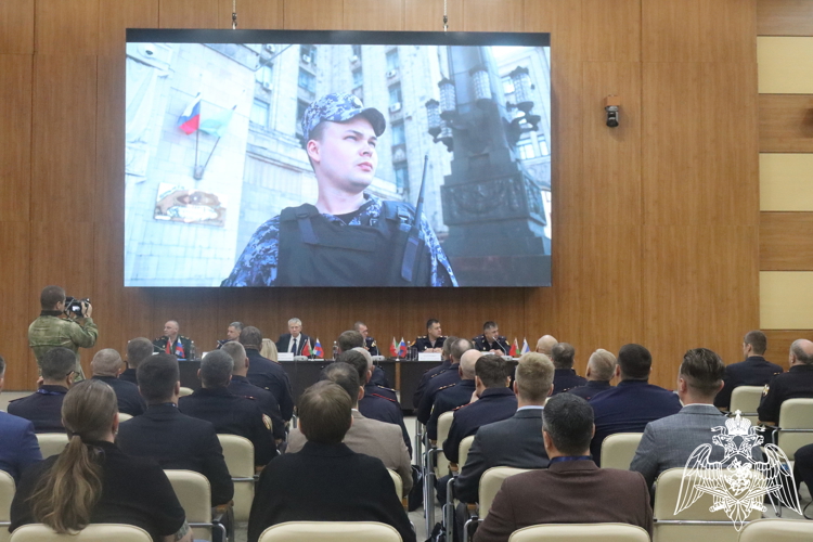Белгородский офицер принял участие в расширенном заседании технического совета вневедомственной охраны Росгвардии во Владивостоке