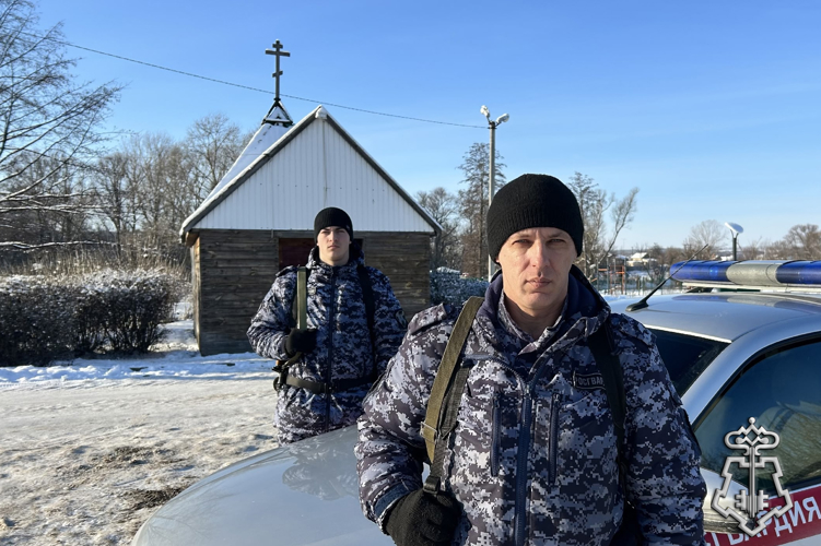 Росгвардейцы обеспечивали безопасность белгородцев во время крещенских купаний