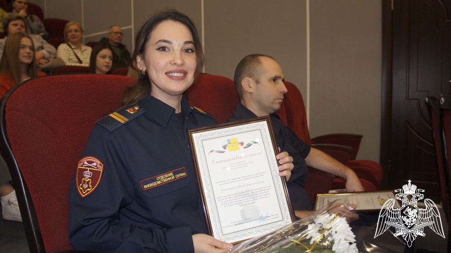 В Белгородской области сотрудникам Росгвардии вручили награды за вклад в патриотическое воспитание и общественную безопасность 