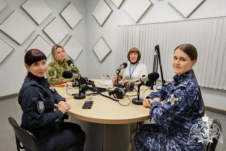  Представительницы Росгвардии стали героинями праздничного выпуска ведомственной программы на радио «России-Белгород»