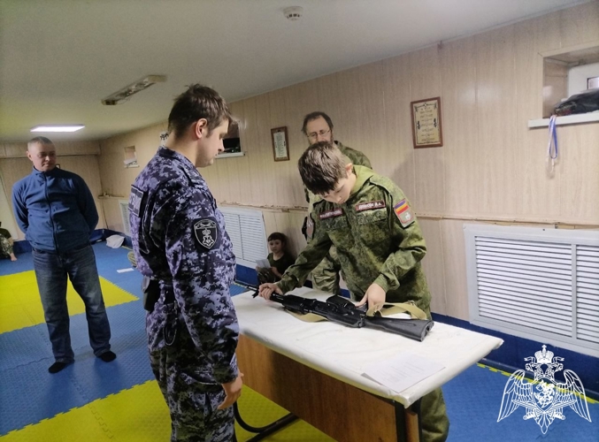 Росгвардеец оценил подготовку юных кадетов военно-патриотического клуба «Георгиевский» в г. Старом Осколе
