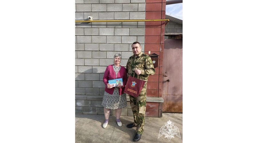 Белгородские росгвардейцы поздравили матерей и вдов погибших сослуживцев в преддверии 10-летия войск национальной гвардии