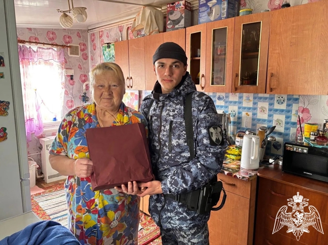 Белгородские росгвардейцы поздравили матерей и вдов погибших сослуживцев в преддверии 10-летия войск национальной гвардии