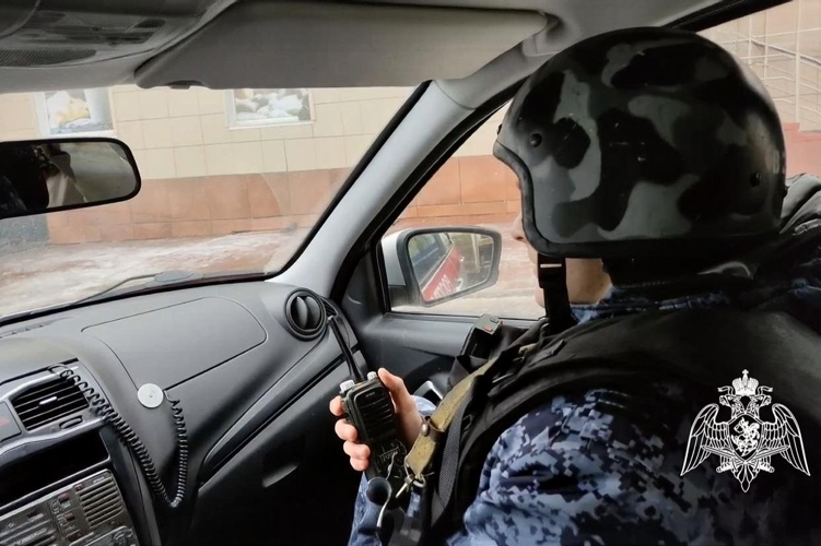 В Белгороде сотрудники Росгвардии задержали гражданина, нарушающего общественный порядок (видео)