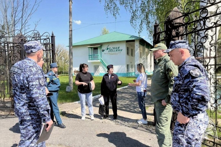 Росгвардейцы проверили антитеррористическую защищенность детского лагеря в Новооскольском округе
