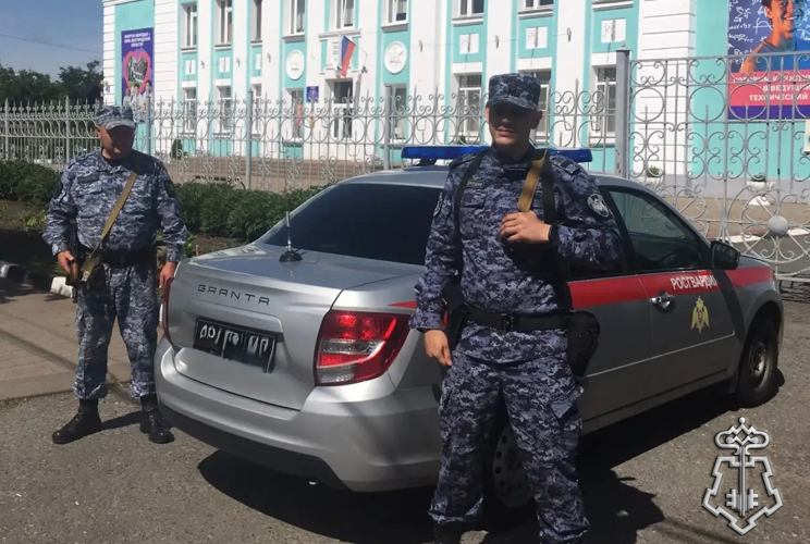 Белгородские Росгвардейцы обеспечили безопасность проведения выпускных вечеров в области