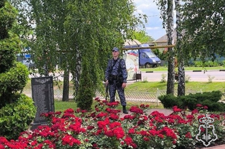В Белгороде Росгвардейцы обеспечили охрану общественного порядка во время проведения памятных мероприятий в День памяти и скорби 
