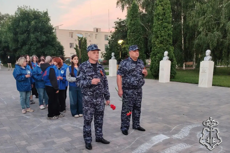 Сотрудники Росгвардии приняли участие во всероссийской акции «Свеча памяти» в Белгородской области