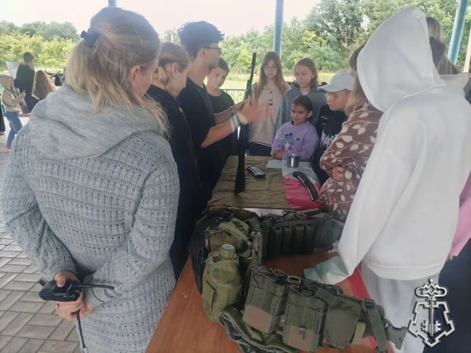 Старооскольские росгвардейцы провели урок безопасности в детском лагере «Лесная поляна»