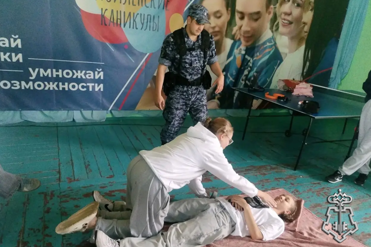 Старооскольские росгвардейцы провели урок безопасности в детском лагере «Лесная поляна»