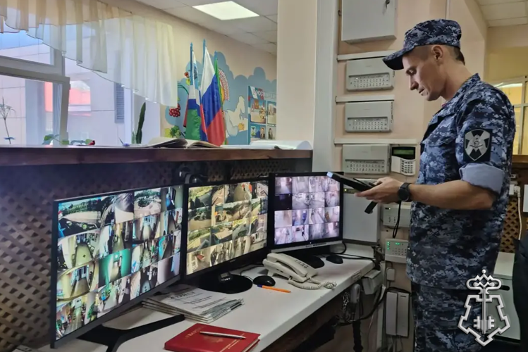 Росгвардейцы в составе комиссии проверяют готовность школ Валуйского округа к новому учебному году