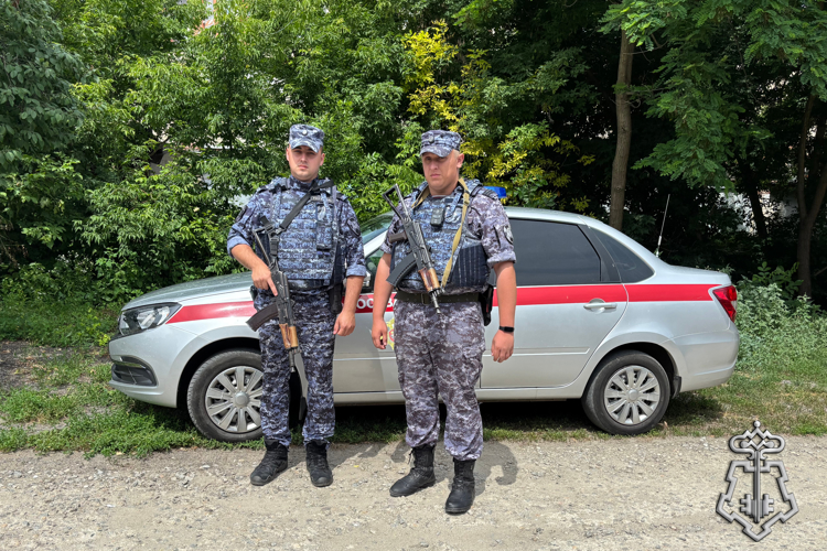 В Белгороде росгвардейцы оказали помощь женщине, оказавшейся в сложной ситуации на дороге