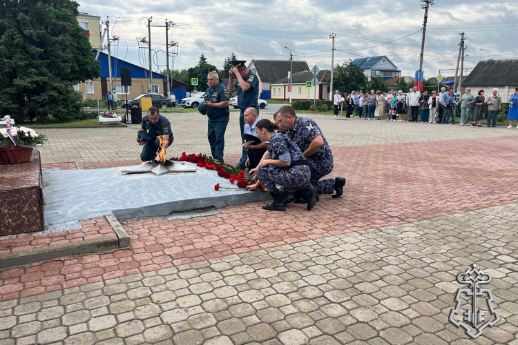  «Память о подвиге жива»: росгвардейцы Нового Оскола отдали дань уважения героям Курской дуги