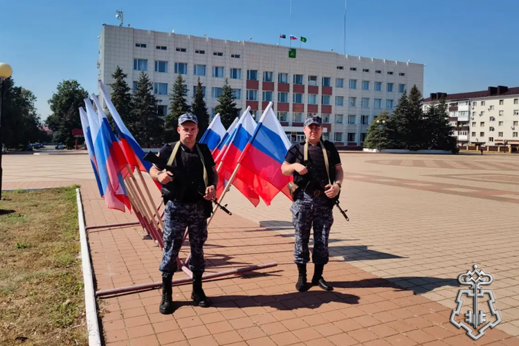 В Белгородской области росгвардейцы обеспечили охрану общественного порядка во время мероприятий, приуроченных ко Дню государственного флага