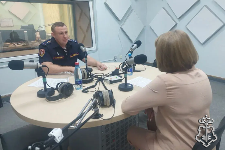 Росгвардеец в эфире радио «Россия-Белгород» рассказал о роли ведомства в обеспечении безопасности образовательных учреждений 