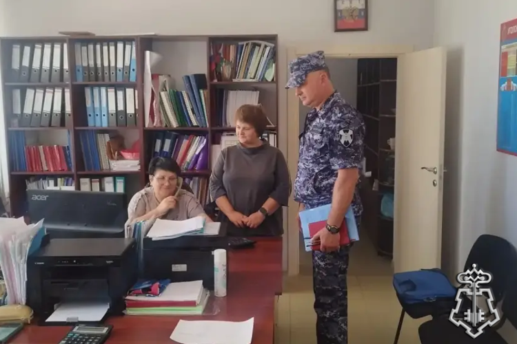  Сотрудники Росгвардии в составе комиссии проверяют избирательные участки в округах Белгородской области