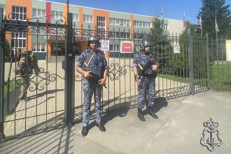 В Белгородском округе росгвардейцы отработали алгоритм действий в случае чрезвычайных ситуаций на избирательных участках
