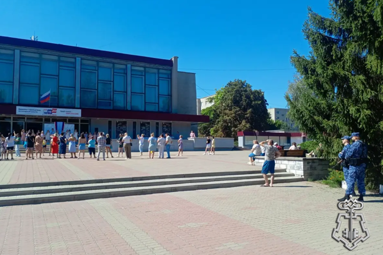 В Белгородской области росгвардейцы обеспечили охрану общественного порядка во время мероприятий, приуроченных ко Дню государственного флага