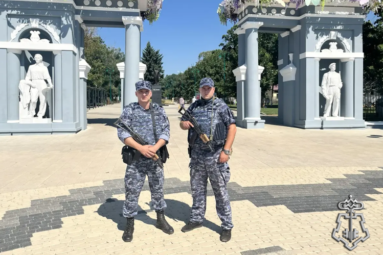 В Белгородской области росгвардейцы обеспечили охрану общественного порядка во время мероприятий, приуроченных ко Дню государственного флага