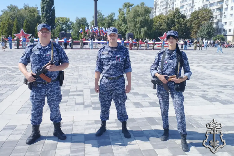 В Белгородской области росгвардейцы обеспечили охрану общественного порядка во время мероприятий, приуроченных ко Дню государственного флага
