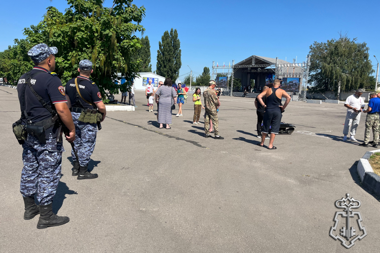 В Белгородской области росгвардейцы обеспечили охрану общественного порядка во время мероприятий, приуроченных ко Дню государственного флага