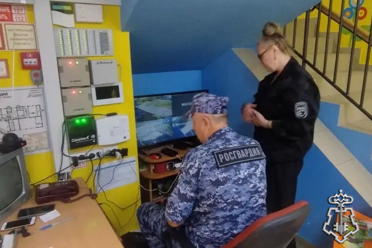  В Белгородской области продолжаются межведомственные проверки объектов образования с участием Росгвардии к новому учебному году