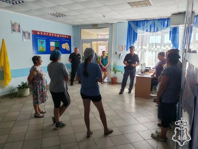  Росгвардейцы проверяют готовность школ к новому учебному году в Губкинском и Новооскольском округах