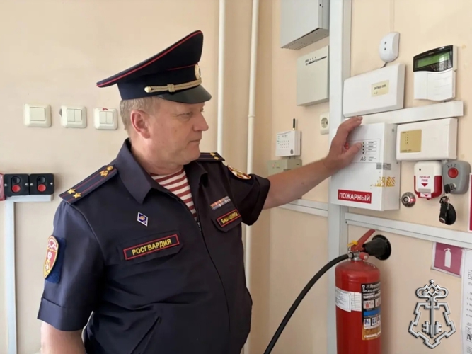  Белгородские росгвардейцы продолжают проверки избирательных участков перед выборами