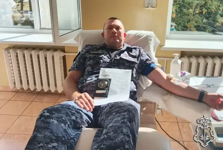 Сотрудники Росгвардии в Новом Осколе пополнили банк донорской крови в рамках акции «От сердца к сердцу»