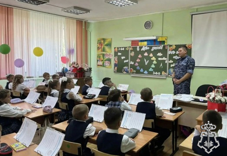 Росгвардейцы провели урок безопасности в школе №34 Старого Оскола