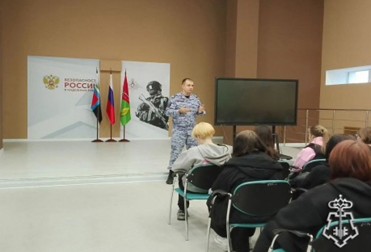 Росгвардейцы проводят профориентационные встречи с молодёжью Белгородской области