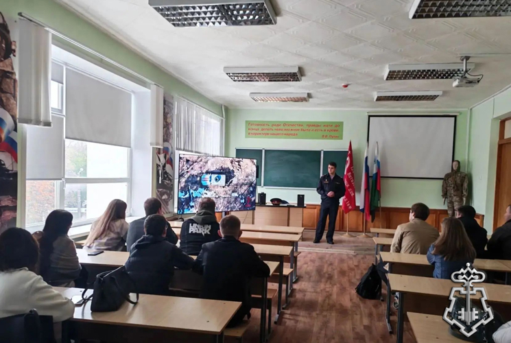 В рамках акции «Вместе безопасно» росгвардейцы знакомят белгородских студентов с работой вневедомственной охраны
