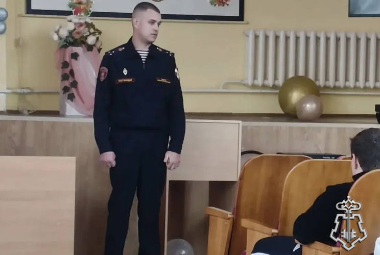 В рамках акции «Каникулы с Росгвардией» сотрудник вневедомственной охраны провел урок безопасности для школьников Прохоровского округа