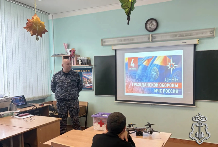 Росгвардеец провёл урок безопасности для борисовских школьников