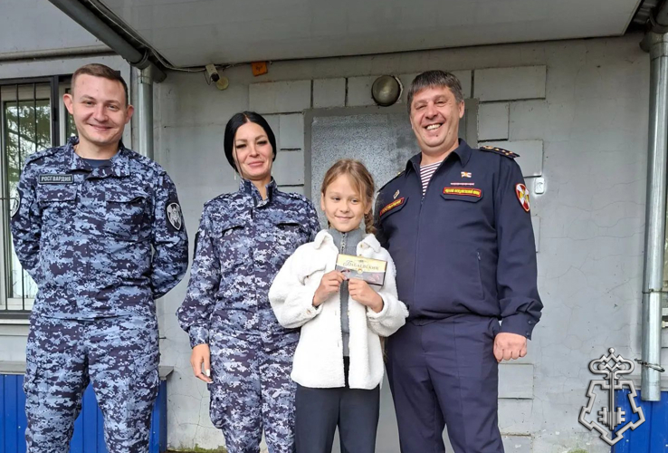 В рамках акции «К папе на работу» росгвардейцы организовали экскурсию для школьников села Быковка